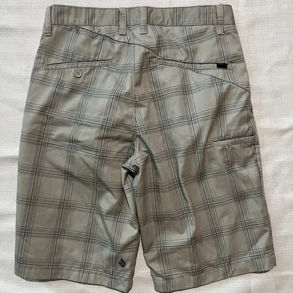 Volcom Corpo Class Men's Checkered Beige Shorts Size 30 - Picture 2 of 7